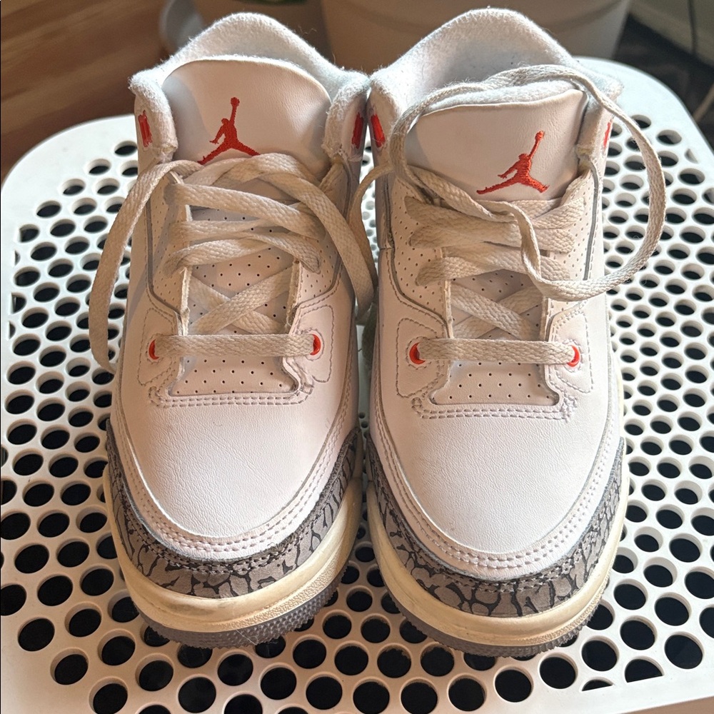 Air Jordan 3 Retro “Georgia Peach” White Grey and Orange Sneakers